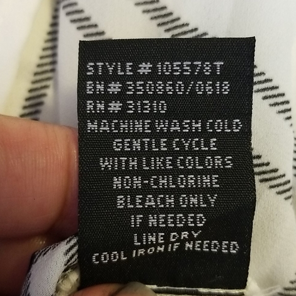 By & By Grid Print Button Front Blouse White and Black Oversized Size XS - Picture 9 of 9